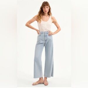 Veronica Beard Taylor Cropped Wide-Leg Jean in Pale Stone